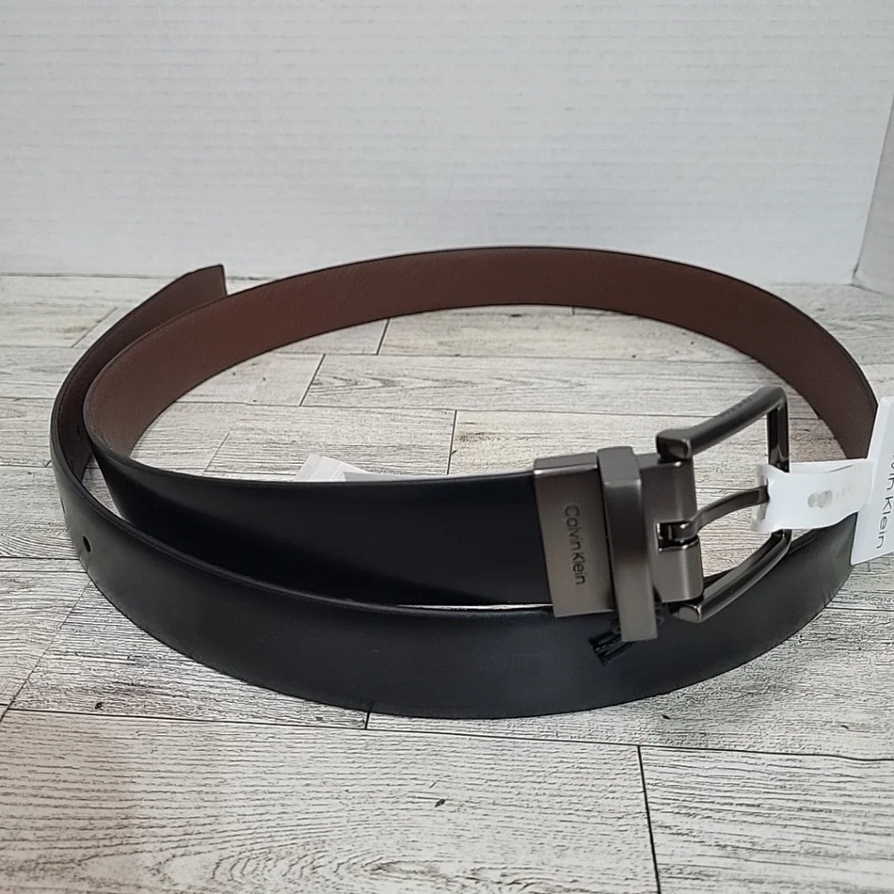 Calvin Klein Mens XL 42-44 Reversible Belt Black Brown Sleek Office Business NWT